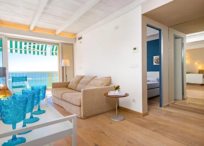 Elegant Face A La - Equipe