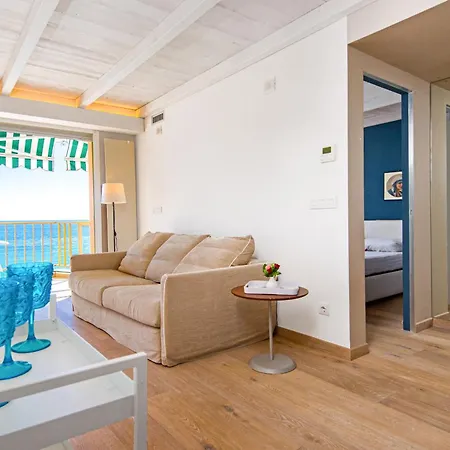 élégant Face à La - équipé