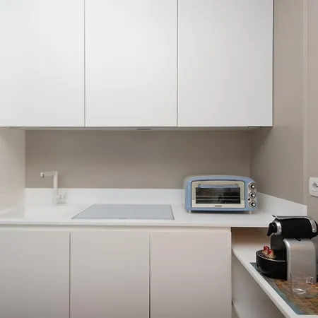 élégant Face à La - équipé