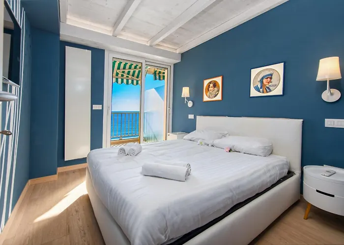 Elegant Face A La - Equipe