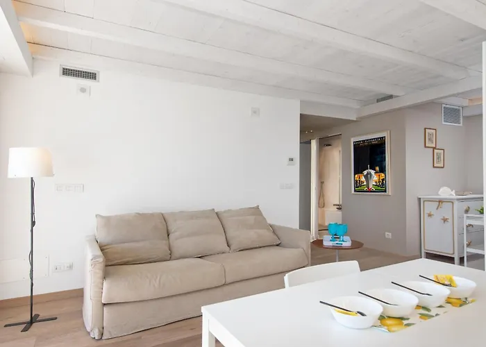 Elegant Face A La - Equipe * Roquebrune-Cap-Martin